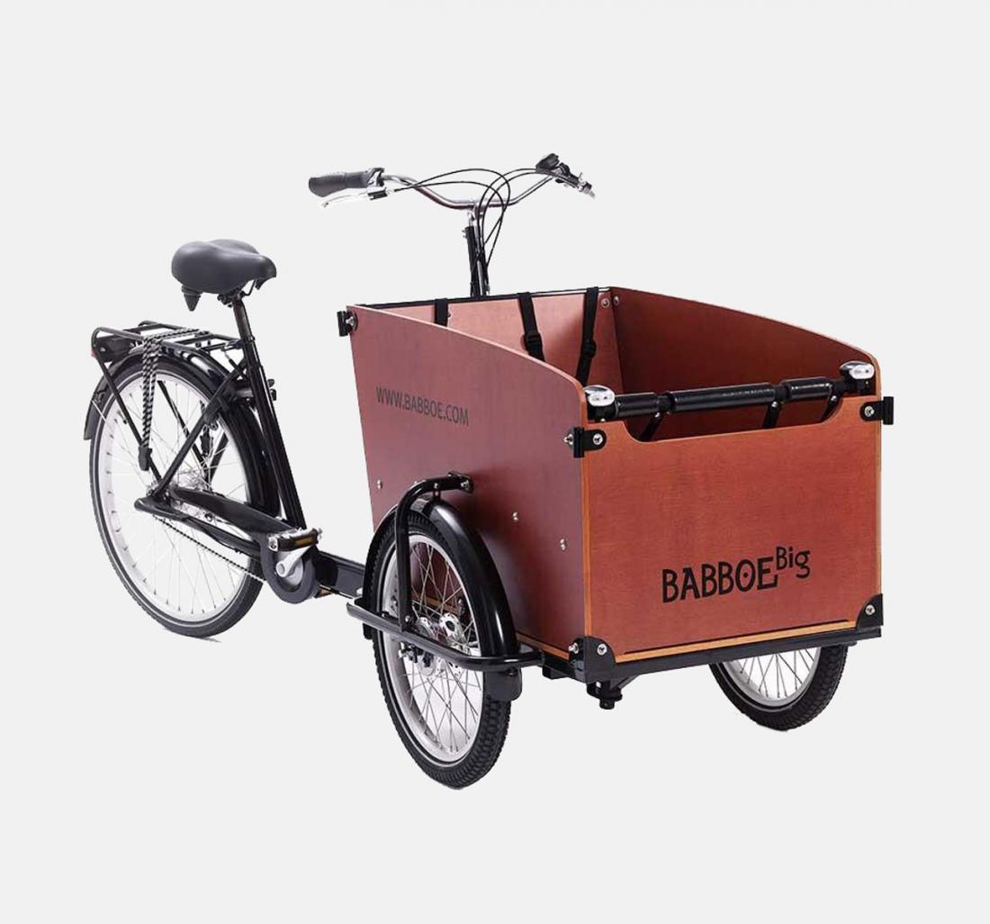 Cargo tricycle with large space for storage in front